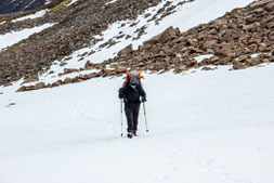 Schneestapfen am berühmten Bergpass "Lairig Ghru"