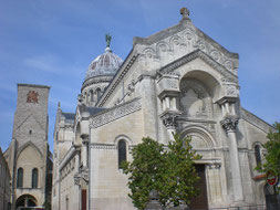 Saint-Martin de Tours: in ihrer Krypta befindet sich das Grab des Hl. Martin***