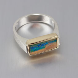 Damenring in Silber 925, mit goldener Fassung 585 Gelbgold, handgemacht, Werkstatt, Laden,  Mit Boulder-Opal, Henrietta Klemen, Goldschmiede Backhaus, Werkstatt, Einzelstück, Kundenanfertigung, Zargenfassung