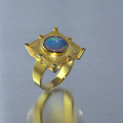 Herrenring in Gold, Schmuck, Handarbeit, Unikat, Einzelstück, Goldschmiede Backhaus, Markus Backhaus, Ring, äthiopscher Opal, Gelbgold 585