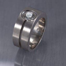 Goldschmiede Backhaus, Schmuck, Handarbeit, Unikat, Einzelstück, John-Michael Mendizza, Markus Backhaus, Ring, Herrenring, Brillant, Solitär, Platin 950