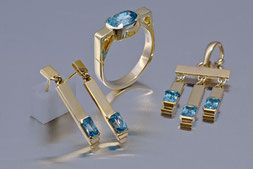 Goldschmiede Backhaus, Schmuck, Handarbeit, Unikat, Einzelstück, John-Michael Mendizza, Ring, Ohrschmuck, Ohrstecker, Ohrhänger, Anhänger, Zirkon, Starlit, Gelbgold 333