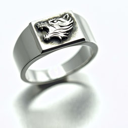 Siegelring, Goldschmiede Backhaus, Schmuck, Handarbeit, Unikat, Einzelstück, Markus Backhaus, Ring, Herrenring, Ziselierung, Wolf, Relief, Silber 925, Sterling-Silver