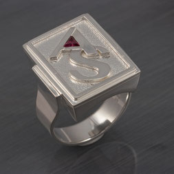 Siegelring, Goldschmiede Backhaus, Schmuck, Handarbeit, Unikat, Einzelstück, John-Michael Mendizza, Markus Backhaus, Ring, Herrenring, Monogramm, Rhodolith, Silber 925, Sterling-Silver