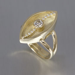 Gelbgold 585 und Diamant, geschlossene Fassung, handgemacht, Werkstatt, Goldschmiede Backhaus, Werkstatt, Einzelstück, Kundenanfertigung