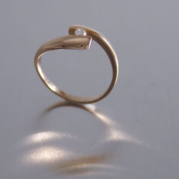 Verlobungsring, Goldschmiede Backhaus, Schmuck, Handarbeit, Unikat, Einzelstück, Markus Backhaus, Ring, Brillant, Rotgold 585