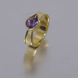 Gold, Ring, Schmuck, Handarbeit, Unikat, Einzelstück, Goldschmiede Backhaus, Susann Blankenburg, Amethyst, Gelbgold 585, Weißgold 585