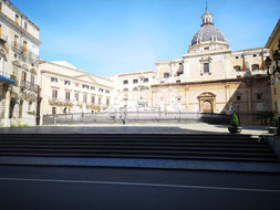 Piazza Pretoria, completamente deserta