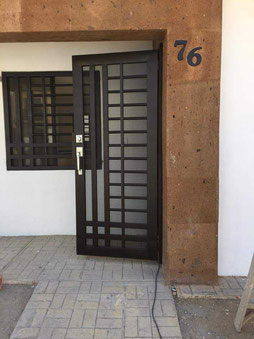Protección para Puerta 9 "HERRERÍA ESPECIALIZADA MORON" (Jesús Morón) 