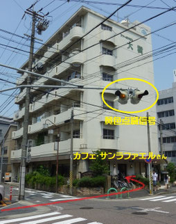 １０．念のため、会場のカフェ･サンラファエルさんのあるファーストビル大樹の外観写真を掲載しておきます。交差点を挟んで斜向かいから見たところです。