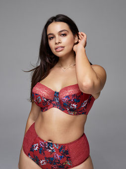 Sculptresse Chi Chi red floral