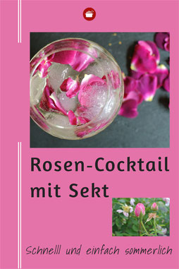 Cocktail mit Sekt und Rosenblütensirup