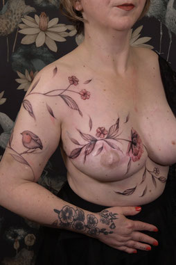 Tatouage post cancer du sein soeurs d'encre