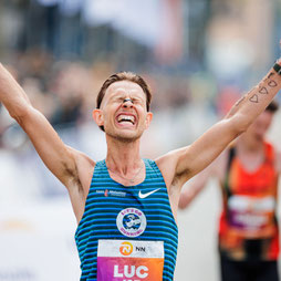 Online coaching. Online hardloopbegeleiding. Online marathon coach. Met het Marathonpakket optimale begeleiding. Sneller lopen met een online hardloop coach. Online hardloop coach.