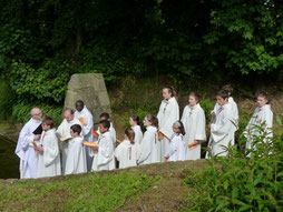 Bénédiction à la fontaine, avec tous les servants d'autel