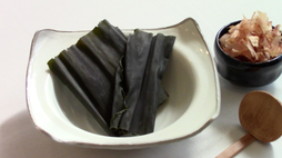 Konbu kelp and bonito flakes