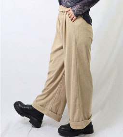 やわらかコーデュロイの タポっとしたパンツ フォーユー価格　3,480円(税込)  ポリエステル100%   