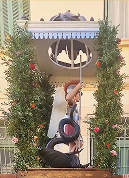 Saint Michel en procession dans les rues du village