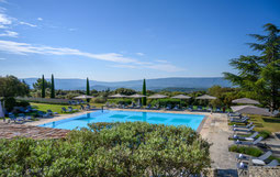 Pool und Garten des Les Bories & Spa bei Gordes