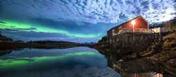 Polarlichter über der Villa Haugen in Nordnorwegen