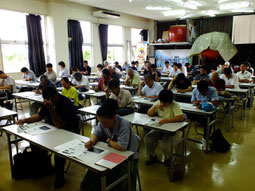生産者や市町、県の行政担当者約60人が参加した説明会=市商工会館