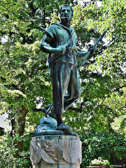 Guillaume Tell en sculpture sur une fontaine à Lucerne, créée en 1911 par Hugo Siegwart.