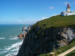 Cabo da Roca - Leuchtturm auf einer Klippe an Felsküste