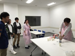 混ぜる時、周りのみんなは逃げてます(笑)