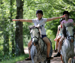 Stage d'équitation on part se baigner avec les poneys