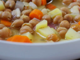 Kichererbsen Suppe im Teller