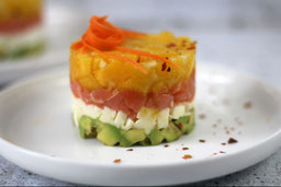 Avocado Lachs Türmchen mit Mango & MozzarellaAdventskalender 2018 - Türchen Nr.16