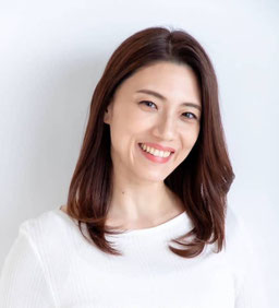 「天使にラブ・ソングを」に出演する講師の玲実くれあ先生