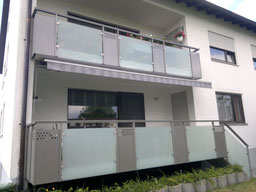 Geländer Glas Balkon Metall Metallbau Stahl Garten Sanieren Design