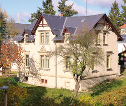 Plauen, Obstgartenweg 1, Schaustickerei