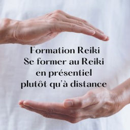 Deux mains qui activent l'énergie vitale. se former au reiki en présentiel