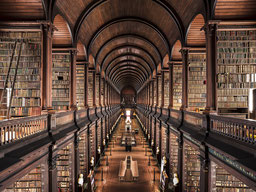 1592年に創立されたアイルランド最古の図書館「トリニティカレッジの図書館」。400年以上の歴史と伝統がある。