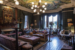 Restaurant und Aufenthaltsraum des Fife Arms Hotel