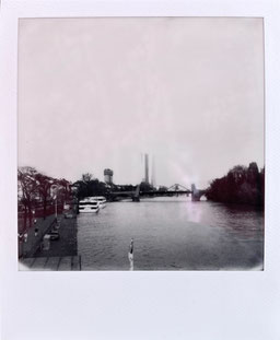 Eiserner Steg, Kunst, Ausstellung, Frankfurt, Altstadt Frankfurt, Museum, Polaroid i-Type, Polaroid b&w, b&w, schwarz-weiß Polaroid, Fotografie, Vintage, Nostalgie, Polaroid Kunst, 