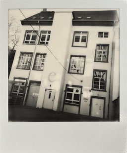 Frankfurt Ostend, Frankfurt, Druckerei Eisenhardt, Kunst, Ausstellung, Frankfurt am Main, Frankfurt, Museum, Polaroid i-Type, Polaroid b&w, b&w, schwarz-weiß Polaroid, Fotografie, Vintage, Nostalgie, Polaroid Kunst, 