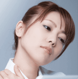 心の不調でイライラしたり、やる気が出ない、不眠や過眠などの睡眠障害などが現れ、スッキリしない。表情曇ってお過ごしではないですか?