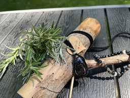 Schwarze Turmalin Schutzstein ein Geschenk für unsere Liebsten