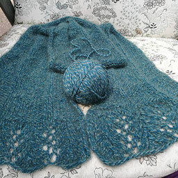 Zealana Air chunky weight in der Farbe Emerald L09 und Zealana Air Marle double knit weight in  Farbe Squall A114
