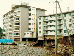 基礎が顕わになったマンション（札幌市南区）