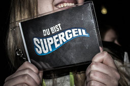 Das Subjekt erscheint im Feld des Anderen. Supergeile Komplimente gibt es jedoch auch bei Edeka nicht umsonst. Bild Till Schultz/flickr