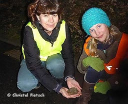 Lina (rechts) und  Frau Fakouhi vom Heidelberg College