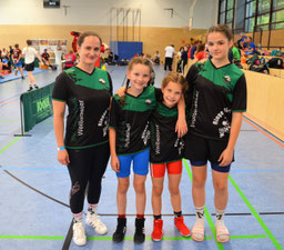 Unsere Mädels mit Trainerin Evelyn Schreiber