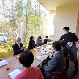 軽井沢町『無彩庵池田』での試食会の様子