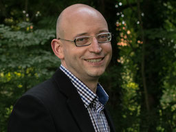 Alexander Sprick, Diplom-Kaufmann und selbst Steuerfachangestellter, erteilt das Online-Seminar "Die Grundlagen der Buchführung speziell für Azubis zur Steuerfachangestellten bzw. zum Steuerfachangestellten"