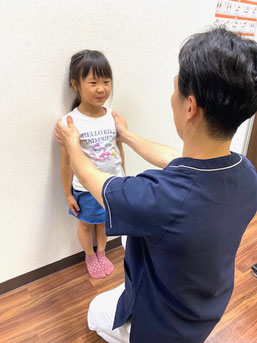 子供の姿勢検査・姿勢指導は東京品川区で子供整体を受けられる大井町駅前整骨院