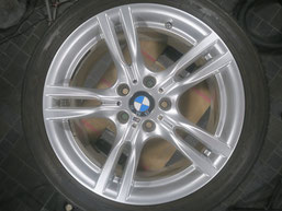 ＢＭＷ３２０ｉの純正アルミホイールのガリ傷・擦りキズのリペア（修理・修復・補修）後のホイール写真